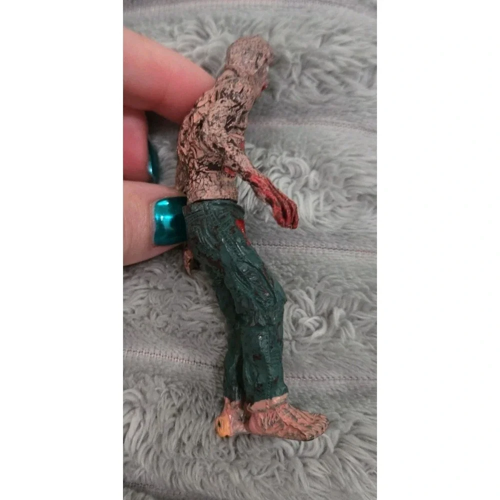 BOHS 4-in Zombie action figure Articulated Joints Hand-painted Halloween